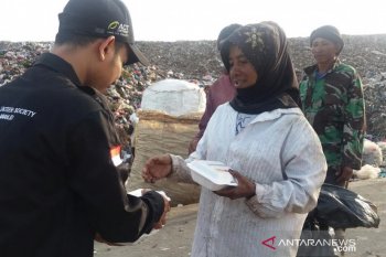 ACT  gandeng Abu Nawas bagikan ribuan paket nasi
