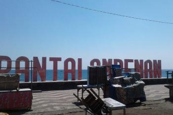 Pengunjung keluhkan kumuhnya tempat wisata Pantai Kota Tua Ampenan