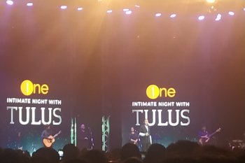 Penyanyi kawakan Tulus masih berdebar-debar saat buka konser