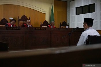 Pejabat Kanwil Kemenag NTB nonaktif dituntut delapan tahun kurungan