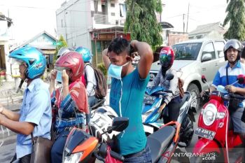Satgas Karhutla Kotim bagikan 4.000 masker cegah peningkatan ISPA