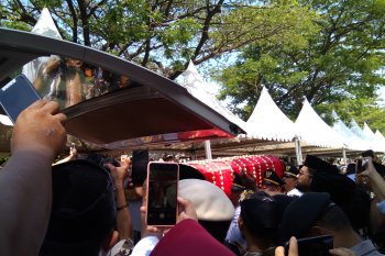 SYL lepas Ichsan Yasin Limpo dengan penuh haru
