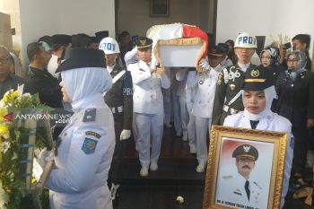 Wabup Gowa pimpin upacara pelepasan jenazah Ichsan Yasin Limpo
