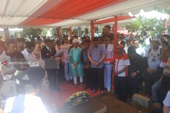 Gubernur Sulsel  pimpin proses pemakaman Ichsan Yasin Limpo
