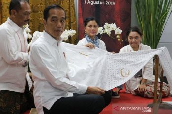 Presiden minta warga mulai gunakan kendaraan listrik untuk atasi polusi Jakarta