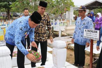 Sambut Hari Jadi ke-17, Bupati ziarah ke makam pendiri Lamandau