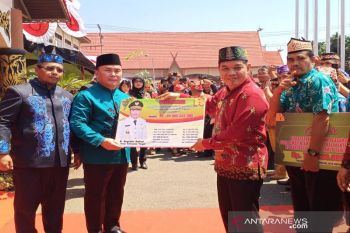 Pejabat di Bartim harus profesional dalam bekerja, kata Gubernur