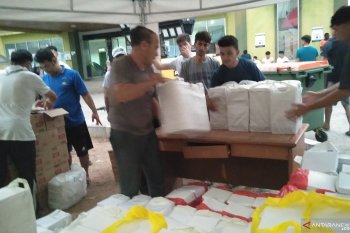 Pencari suaka dapat bantuan dari UNHCR