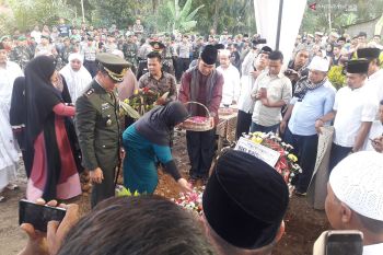 Ribuan warga hadiri pemakaman Bupati Pasaman Barat