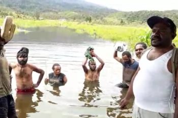 Warga Distrik Bibida sambut HUT Kemerdekaan dengan aneka lomba