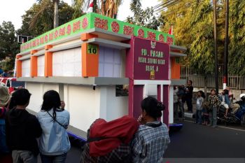 Puluhan mobil hias konvoi semarakkan hari jadi Kota Kediri