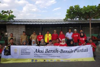 UI bersih-bersih pantai menjaga ekosistem penyu