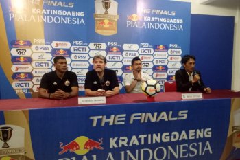 Persija berikan selamat kepada PSM setelah juarai Piala Indonesia