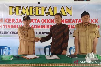 Mahasiswa STIA Mataram membantu pengembangan Desa Wisata Senteluk