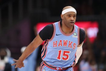 Carter perkuat lagi Hawks menjadi pemain tertua musim ini