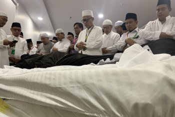 PPIH Mekkah  luruskan kontroversi pemimpin doa untuk Mbah Moen