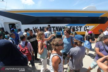 Cuaca Badai, Penumpang kapal cepat Padang-Mentawai Banyak Muntah
