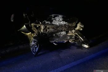 Kijang Innova dan pikap L300 tabrakan hebat di Tanah Datar, seorang lansia meninggal