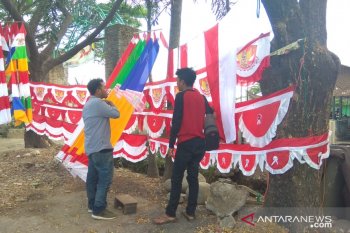 Pedagang bendera musiman marak di Kota Makassar