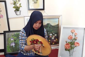 Perajin sulam pita gunakan daring kenalkan produk