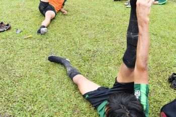 Timnas U-18 tempuh 90 menit perjalanan untuk shalat Ird