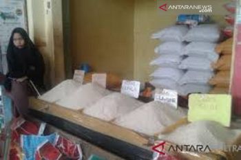 Persediaan minyak goreng dan gula pasir di Baubau masih aman