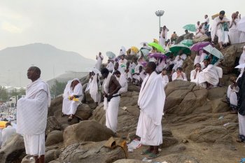 Saat wukuf, Padang Arafah diguyur hujan deras