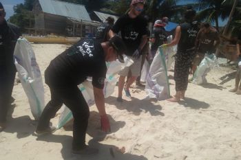 Bupati Konawe Utara Bersama LSM Perancis Aksi Bersih Sampah di Labengki