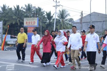 Start di jembatan kabel stayed, ribuan warga ikuti jalan santai meriahkan HUT RI