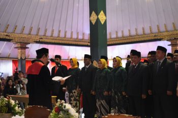 50 anggota DPRD Sleman 2019-2024 sumpah jabatan