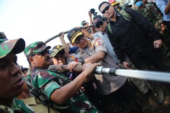 Menteri KLHK  dan Panglima TNI tinjau lokasi Karhutla di Riau