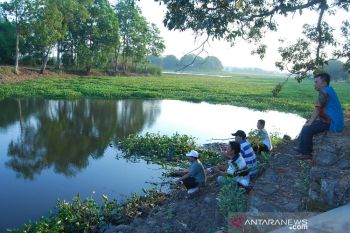 Sensasi memancing di Bendungan Raman Metro