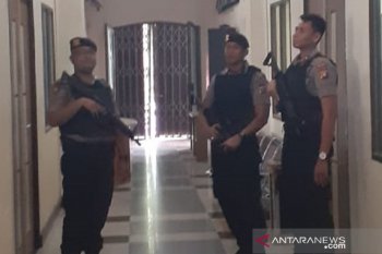 KPK geledah ruang panitia lelang Pemkot Dumai