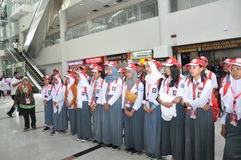 Penyandang disabilitas peserta SMN Sulteng tertarik nyanyian lagu batak