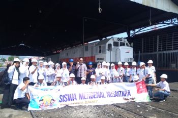Peserta SMN 2019 antusias kunjungi PT KAI
