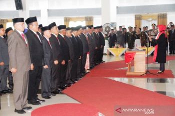 35 anggota DPRD Tanah Datar diambil sumpah
