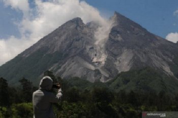 Gunung Merapi kembali luncurkan awan panas guguran 950 meter
