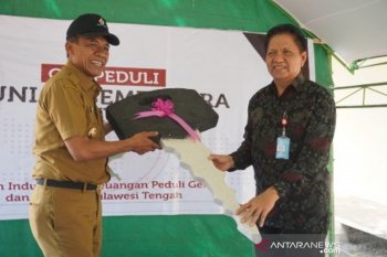 Bantuan huntara pengungsi dari OJK peduli