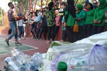 AIESEC ajak masyarakat kurangi penggunaan kantong plastik