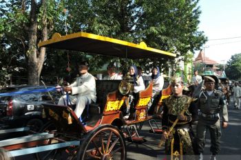 Parade kereta kencana warnai Kirab Harjakasi Situbondo ke-201