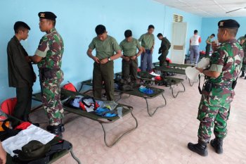 Kodam I/BB bagikan seragam militer peserta SMN Sulteng