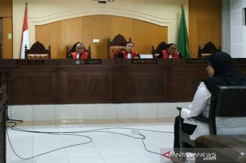 Eks Kepala SMKN 1 Narmada dituntut 20 bulan penjara