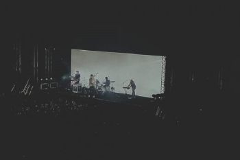 LANY sukses tampil "back-to-back" di konser "Malibu Nights in Jakarta"