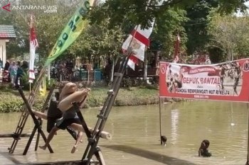 Kodim Penajam semarakan HUT ke-74' Kemerdekaan dengan "perang bantal"