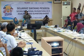 Siswa Mengenal Nusantara asal Sumbar mendapat pembekalan dari Antara Kalsel