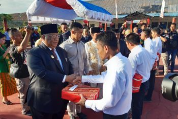 Gubernur serahkan SK remisi 1.327 Napi di Sultra