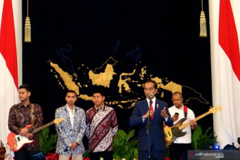 Siswa dari Sulsel dapat sepatu dari Presiden Joko Widodo
