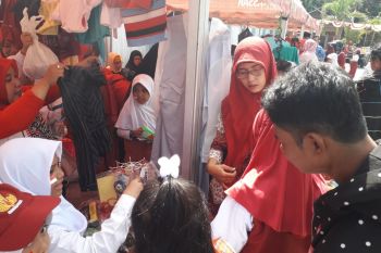 Siswa SDN Percontohan PAM  peringati HUT RI melalui "Market Day"
