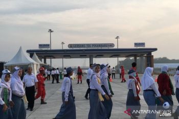 VIDEO- Peserta SMN upacara di Tol Pekanbaru bersama Dirut BUMN