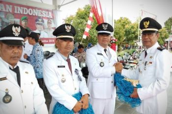 Pemerintah kecamatan ini bagikan jaring cegah buaya masuk rumah warga